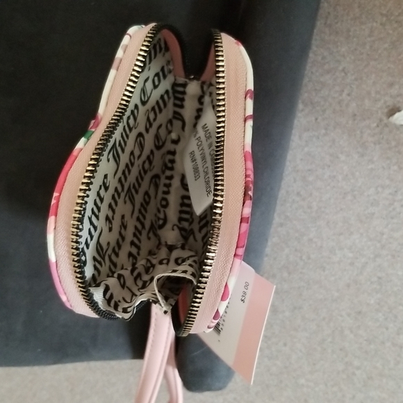 ♥️ JUICY COUTURE HEART SHAPED♥️ WRISTLET ♥️♥️ - Picture 3 of 4